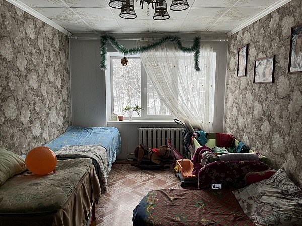 Продаются две комнаты с  ремонтом в общежитии в гор. Карабаново, Александровский район, Владимирская область,110 км от МКАД по Ярославскому шоссе или по Щелковскому шоссе.