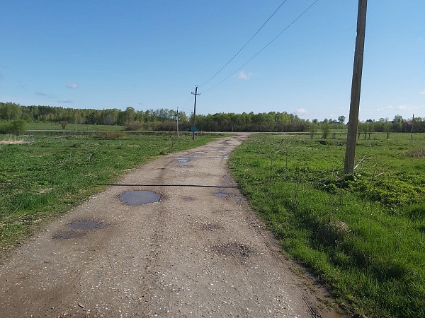 Продается земельный участок 80 соток со старой фермой  в деревне Вяльковка, Александровский район, Владимирская область,115 км от МКАД по Ярославскому шоссе или 140 км по Щелковскому шоссе.