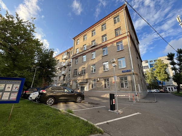 Продается большая двухкомнатная квартира (сталинка) в отличном состоянии в городе Москва, район Ростокино, метро Ботанический сад, ВДНХ.