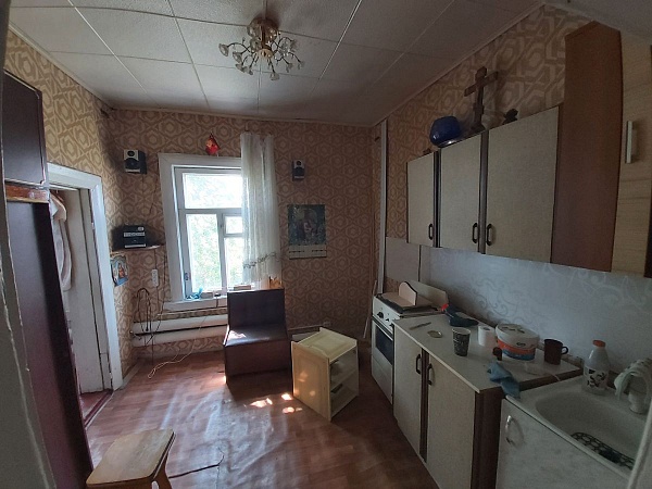 Продается 1-ком.квартира без удобств в одноэтажном бревенчатом доме в г. Александров, р-н Монастыря, Владимирская область,100 км от МКАД по Ярославскому шоссе или 120 км от МКАД по Щелковскому шоссе.