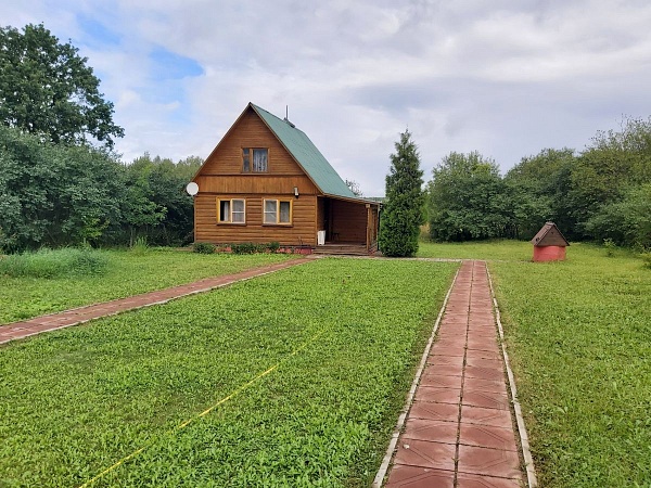 Продаётся двухэтажный бревенчатый дом с баней на участке 30 соток в деревне Вяльковка, Александровский район, Владимирская область, 115 км от МКАД по Ярославскому или по Щелковскому шоссе. 