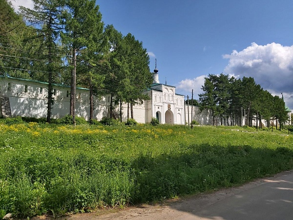 Продается 1-ком.квартира без удобств в одноэтажном бревенчатом доме в г. Александров, р-н Монастыря, Владимирская область,100 км от МКАД по Ярославскому шоссе или 120 км от МКАД по Щелковскому шоссе.
