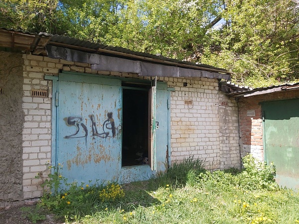 Продается кирпичный гараж в районе Гермес, город Александров, Владимирской области,100 км от МКАД по Ярославскому шоссе.