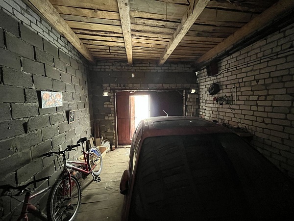 Продается кирпичный гараж в районе ЦРММ, напротив дома 24 ул. Лермонтова, гор. Александров, Владимирская область, 100 км от МКАД по Ярославскому шоссе .