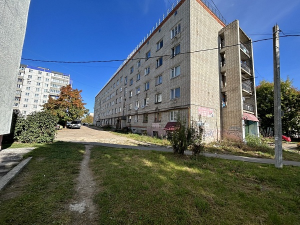 Продается комната в общежитие секционного типа, центр города Кольчугино, Владимирская область, 150 км от МКАД по Ярославскому шоссе или 122 км по Щелковскому шоссе.